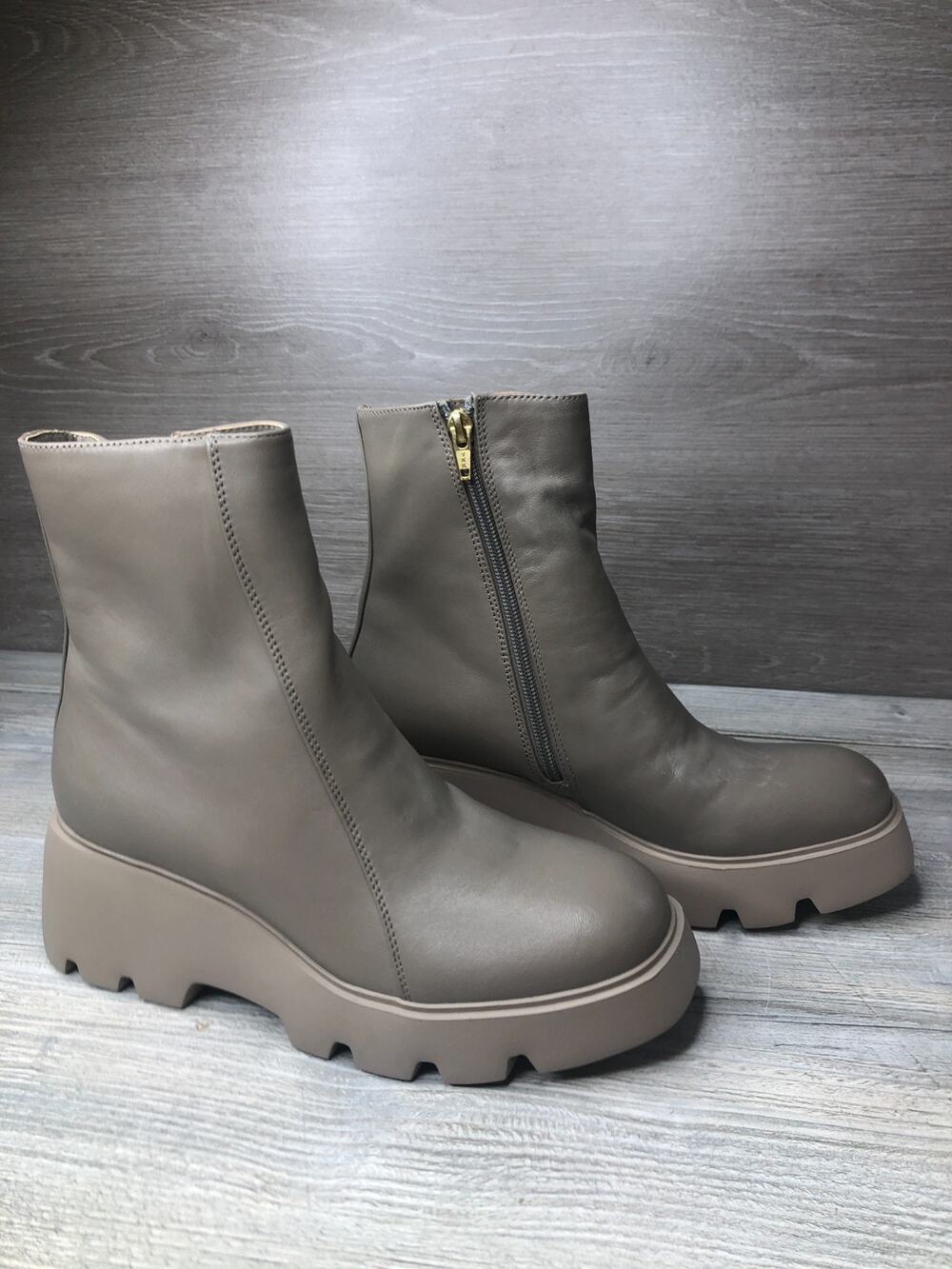 Naked Feet Xenus Platform Ankle Boots Leather Lug Sole Taupe Womens Size 7.5M